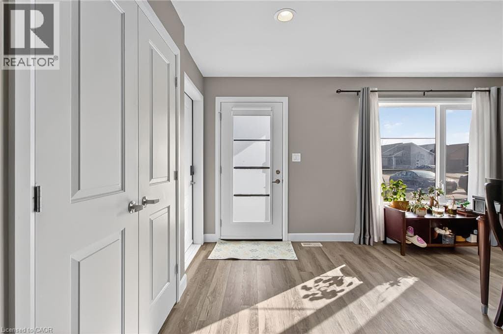 110 MOONSTONE Crescent photo 2