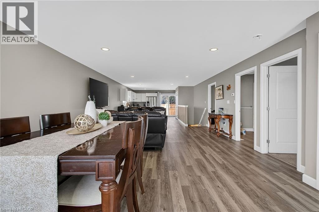 110 MOONSTONE Crescent photo 3
