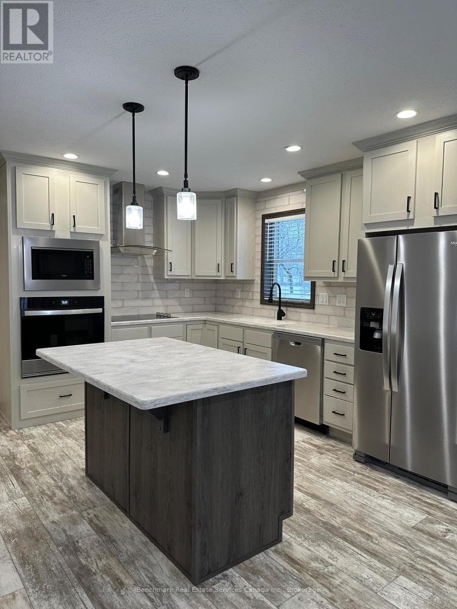 210 SPRUCE DRIVE photo 3
