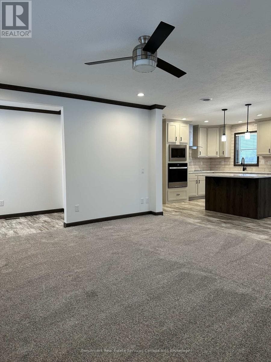 210 SPRUCE DRIVE photo 5