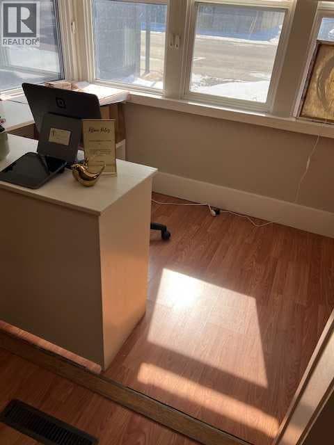 5028 51 Avenue — photo 2