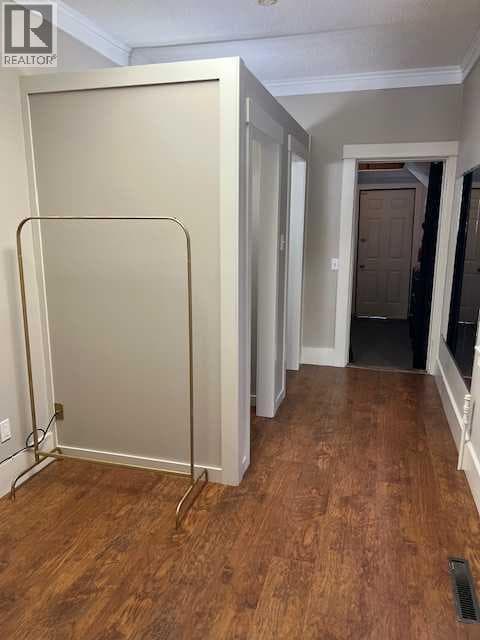 5028 51 Avenue — photo 3