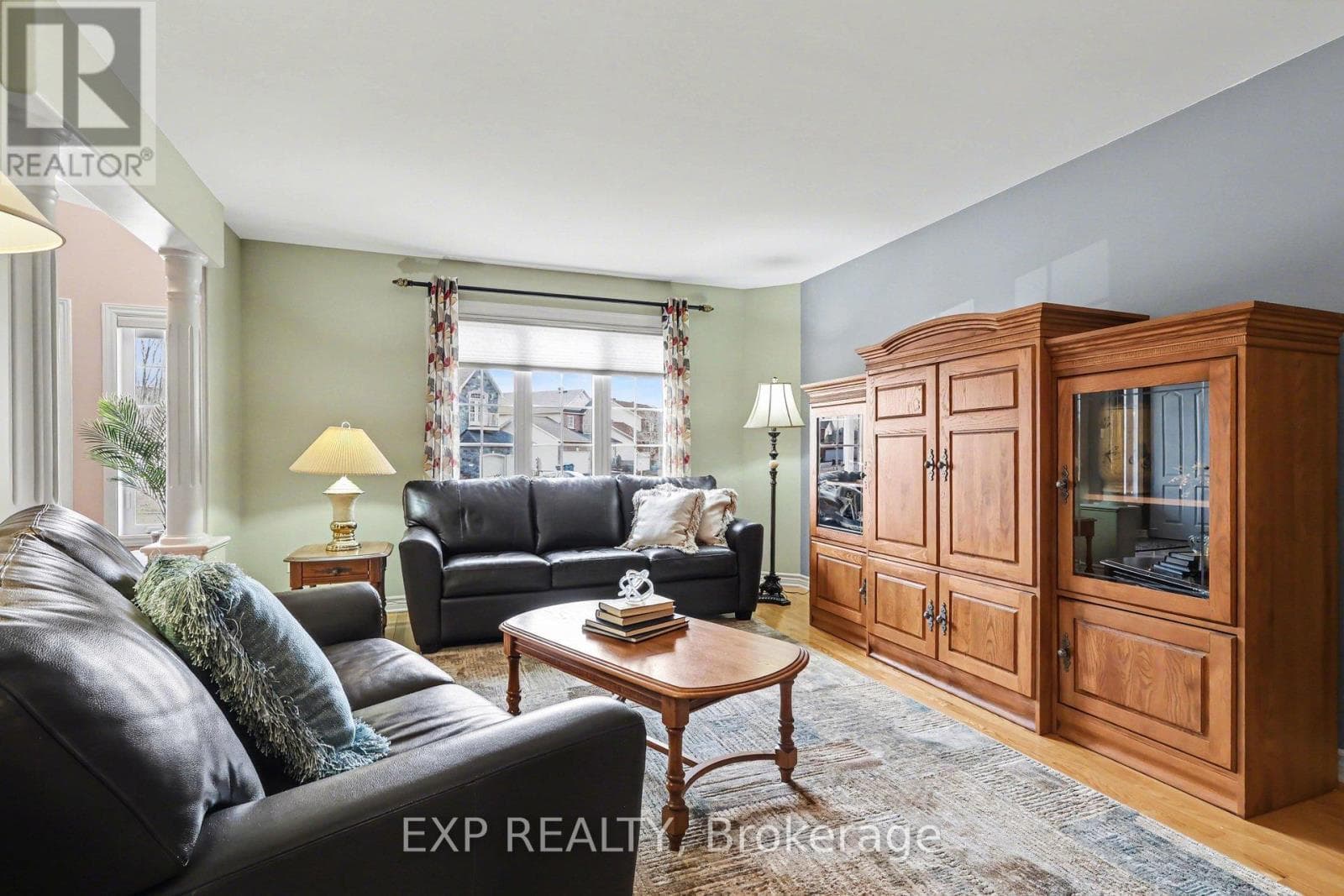 91 REMBRANDT DRIVE photo 4