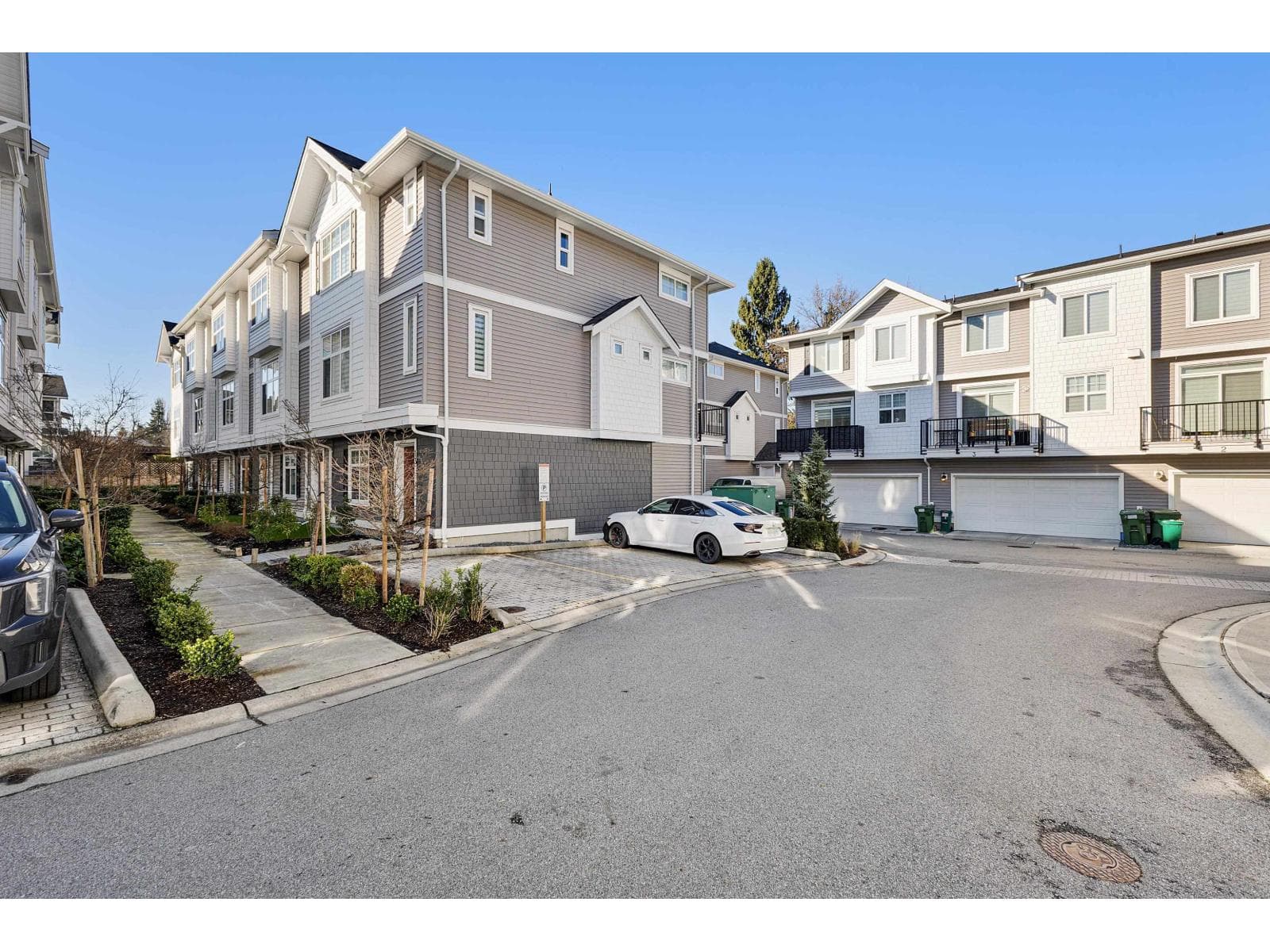 13 2033 MCKENZIE ROAD photo 3
