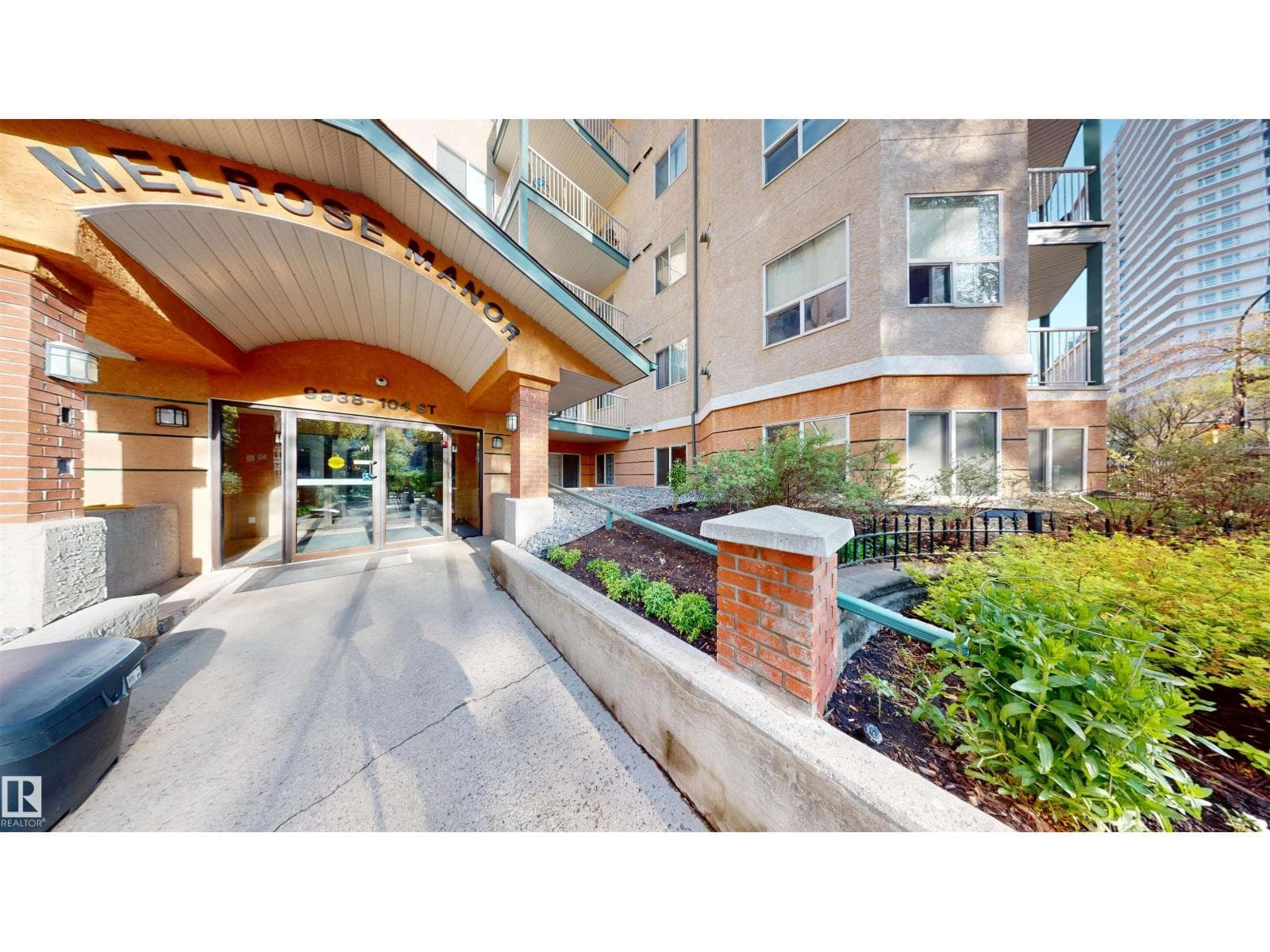 #115 9938 104 ST NW