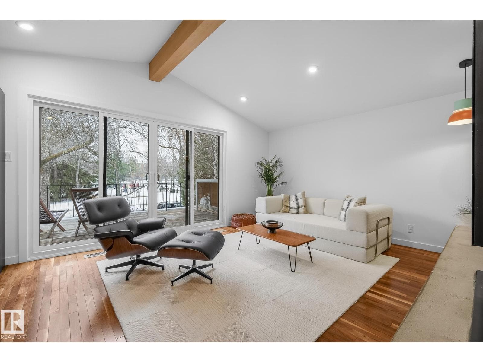 9736 78 Avenue NW photo 3
