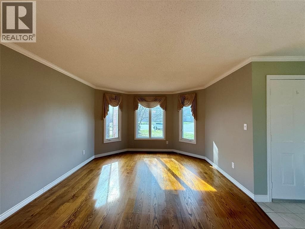 362 Manor COURT photo 5