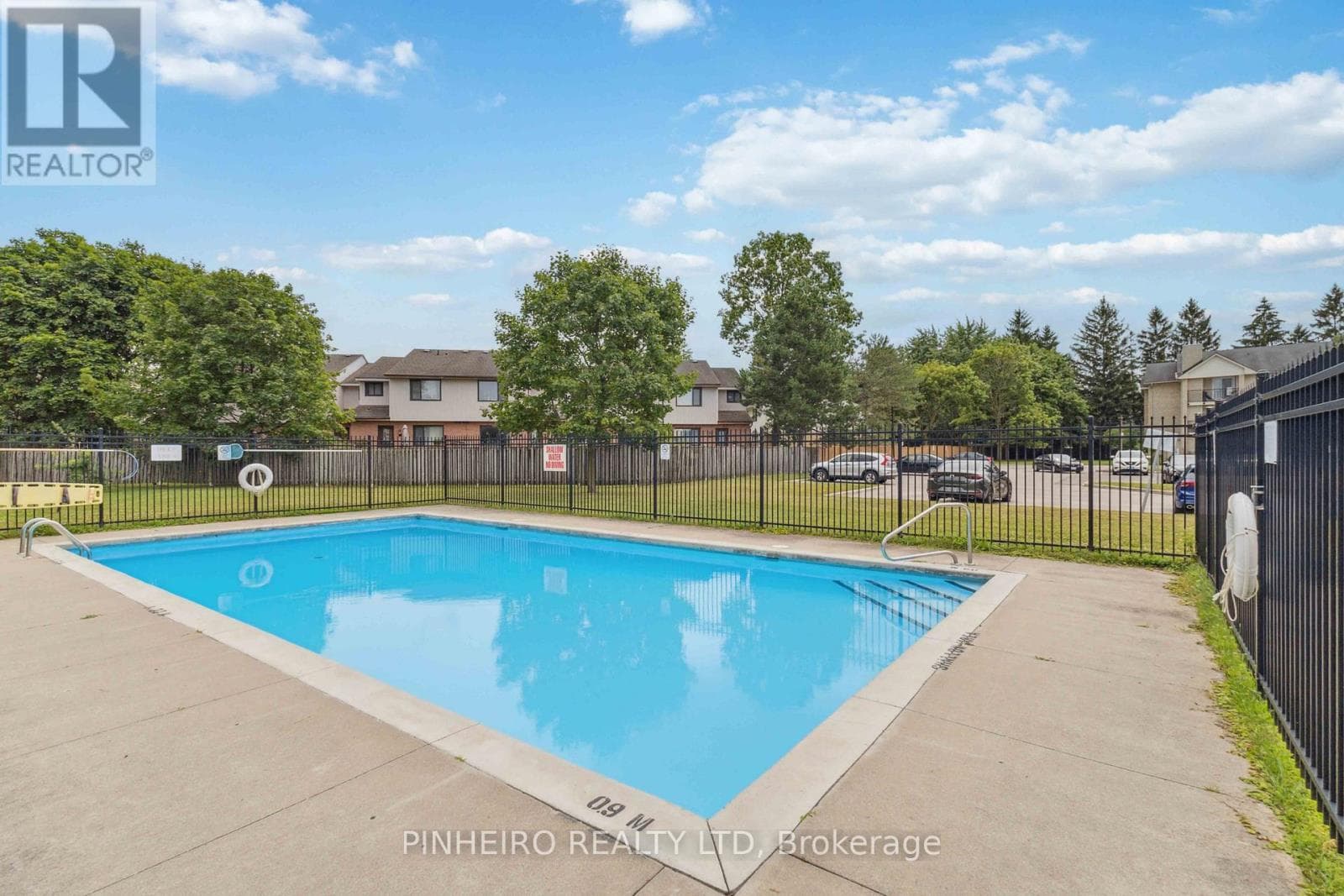 309 - 727 DEVERON CRESCENT photo 2