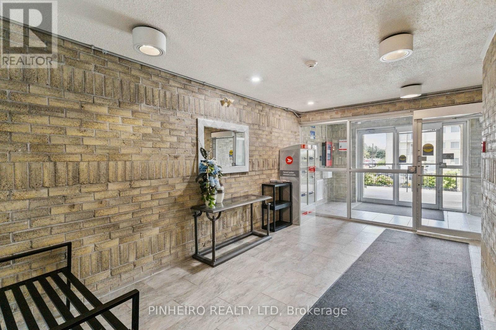 309 - 727 DEVERON CRESCENT photo 3
