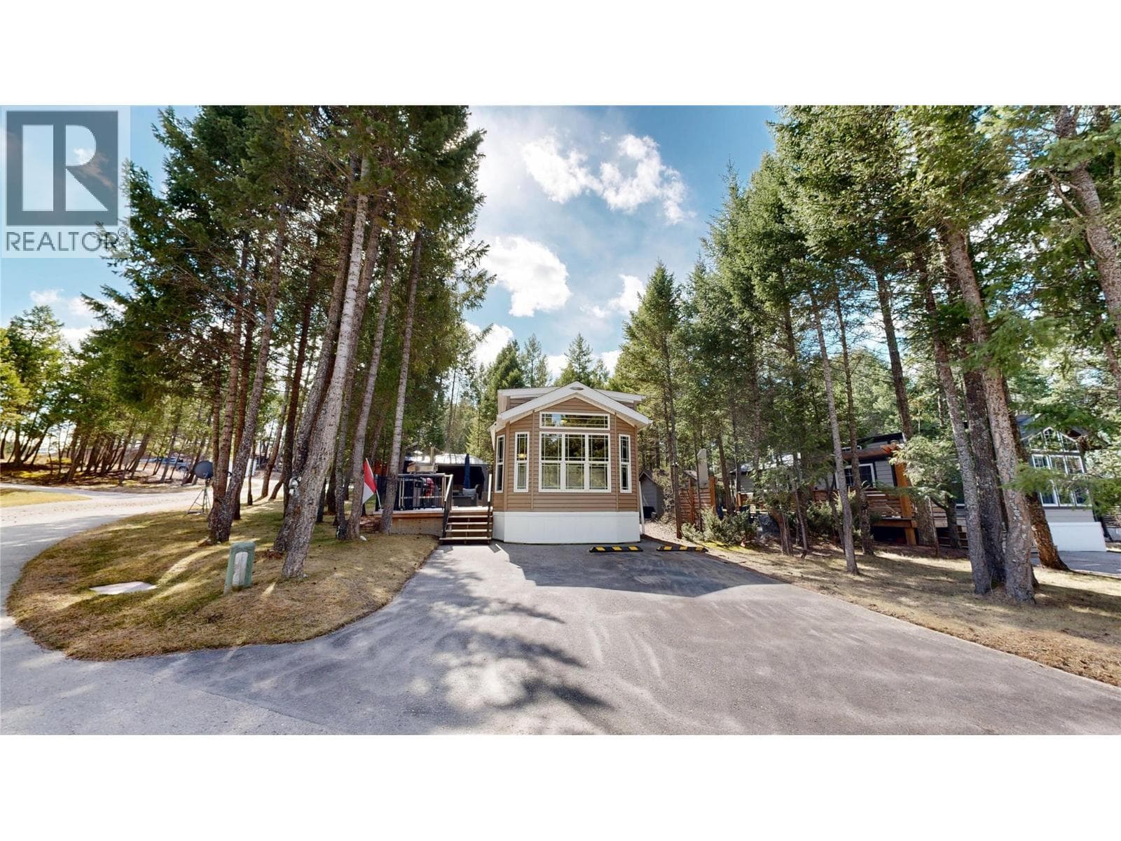 1 bed 1 bath recreational at 4895 Lynx Crescent — $249,900
