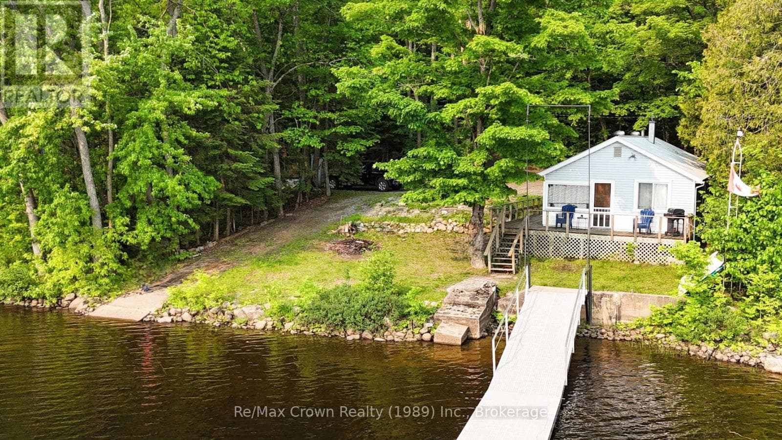 3 bed 1 bath single family at 17 RIVERVIEW LANE — $539,000