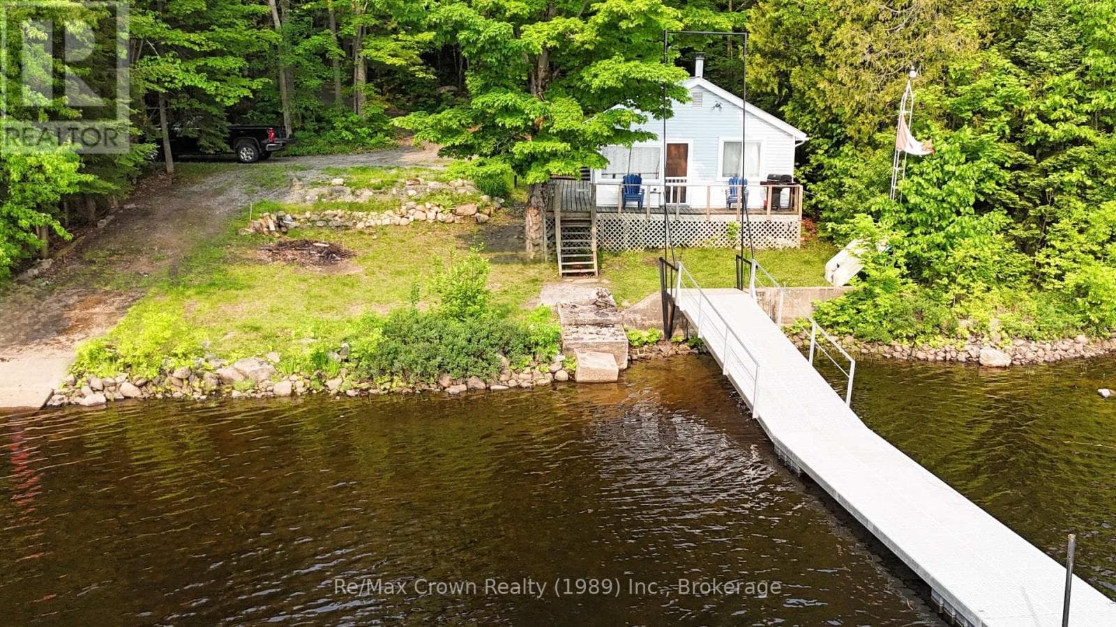 17 RIVERVIEW LANE photo 2