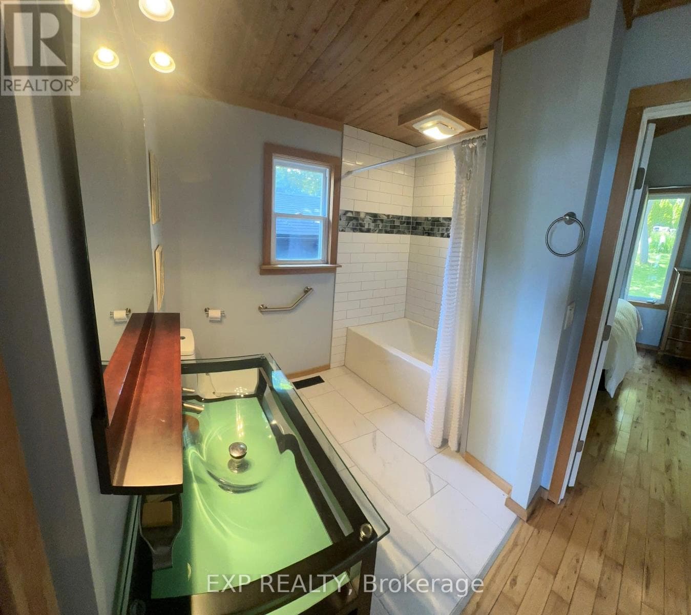 2295 LAKESHORE ROAD E photo 5