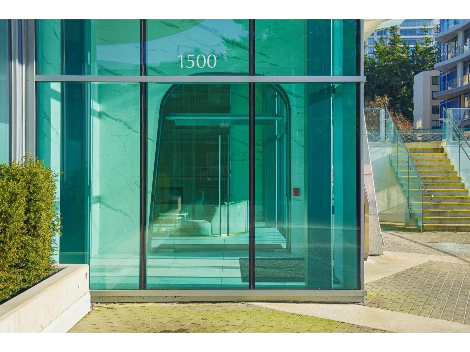 602 1500 MARTIN STREET photo 2