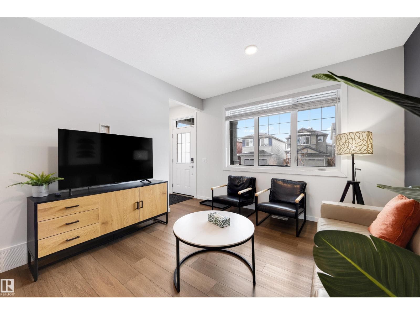 8125 226A ST NW photo 2