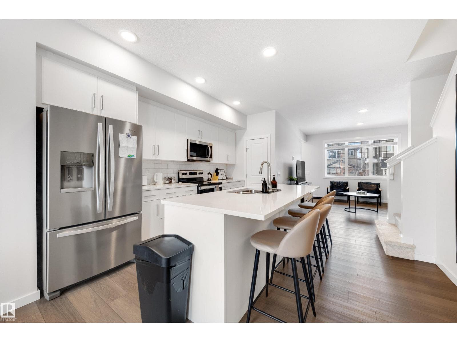 8125 226A ST NW photo 3