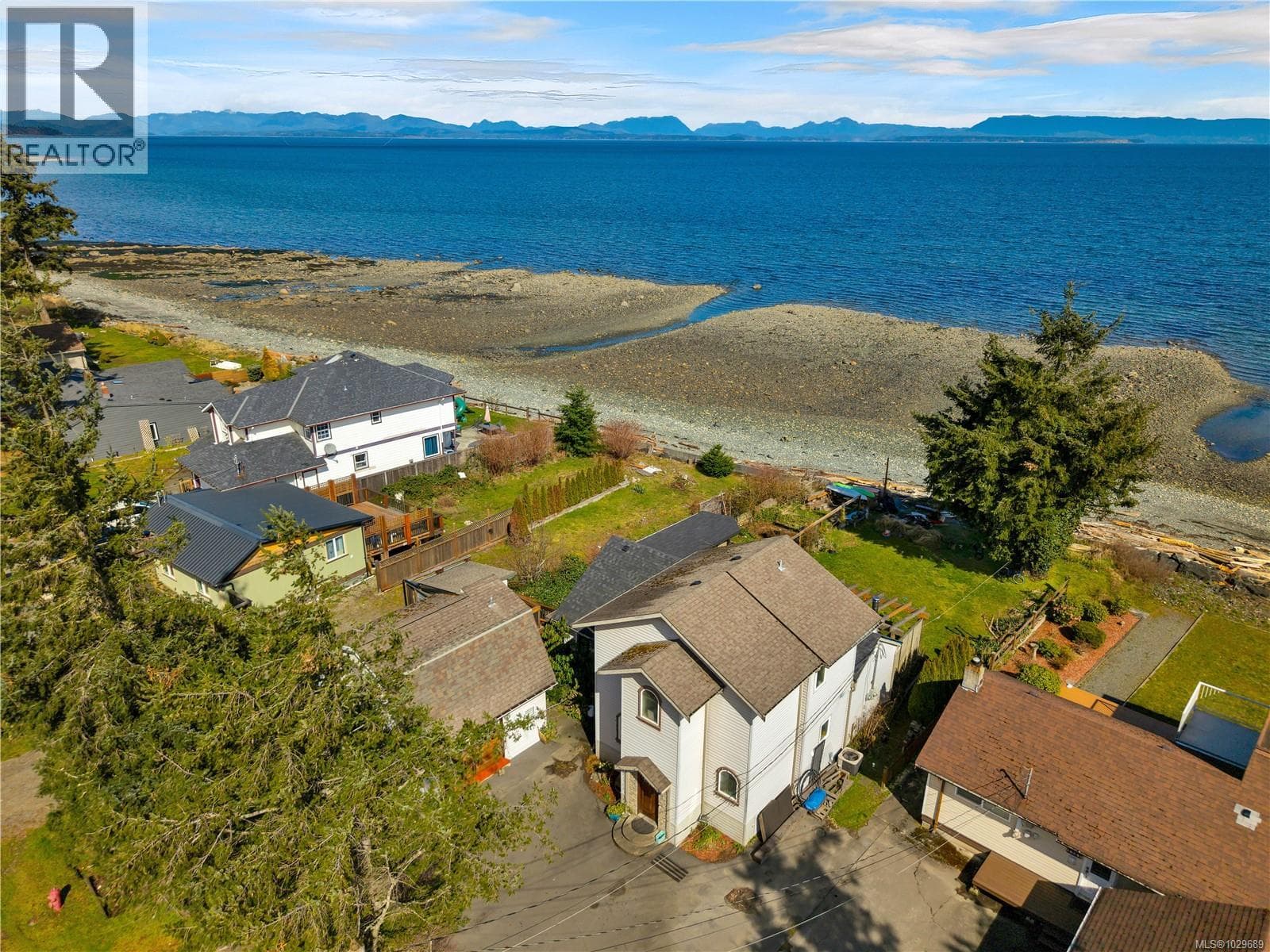 4005 Island Hwy S photo 4