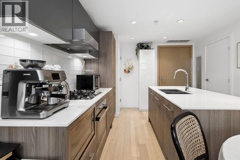 328 2220 KINGSWAY STREET photo 4