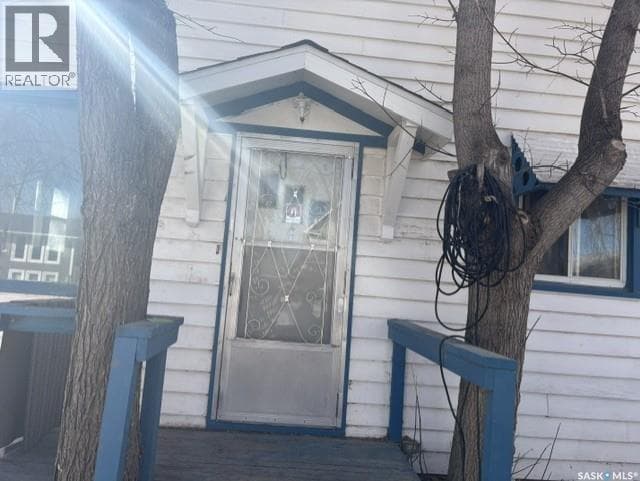 1088 Wolfe AVENUE photo 2