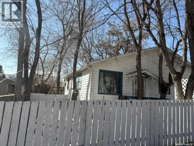 1088 Wolfe AVENUE photo 3