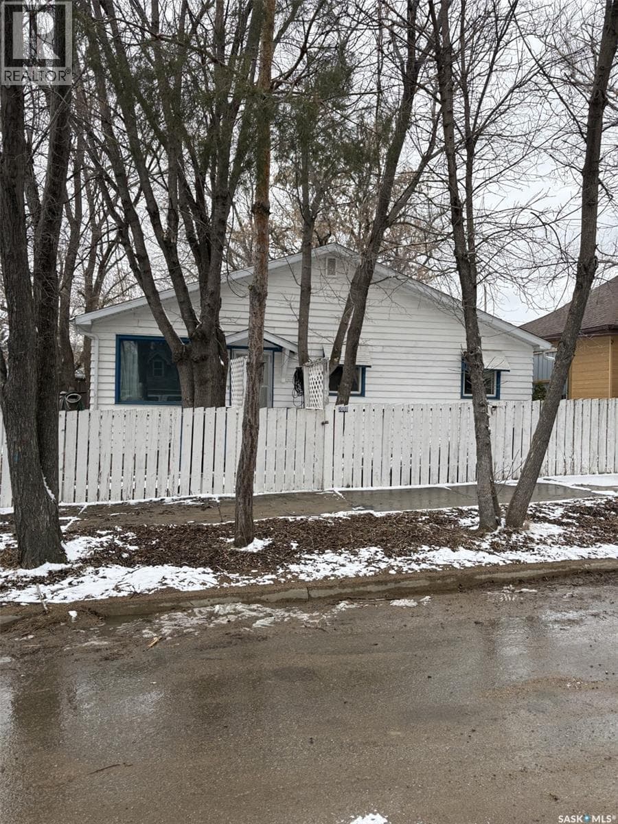 1088 Wolfe AVENUE photo 5