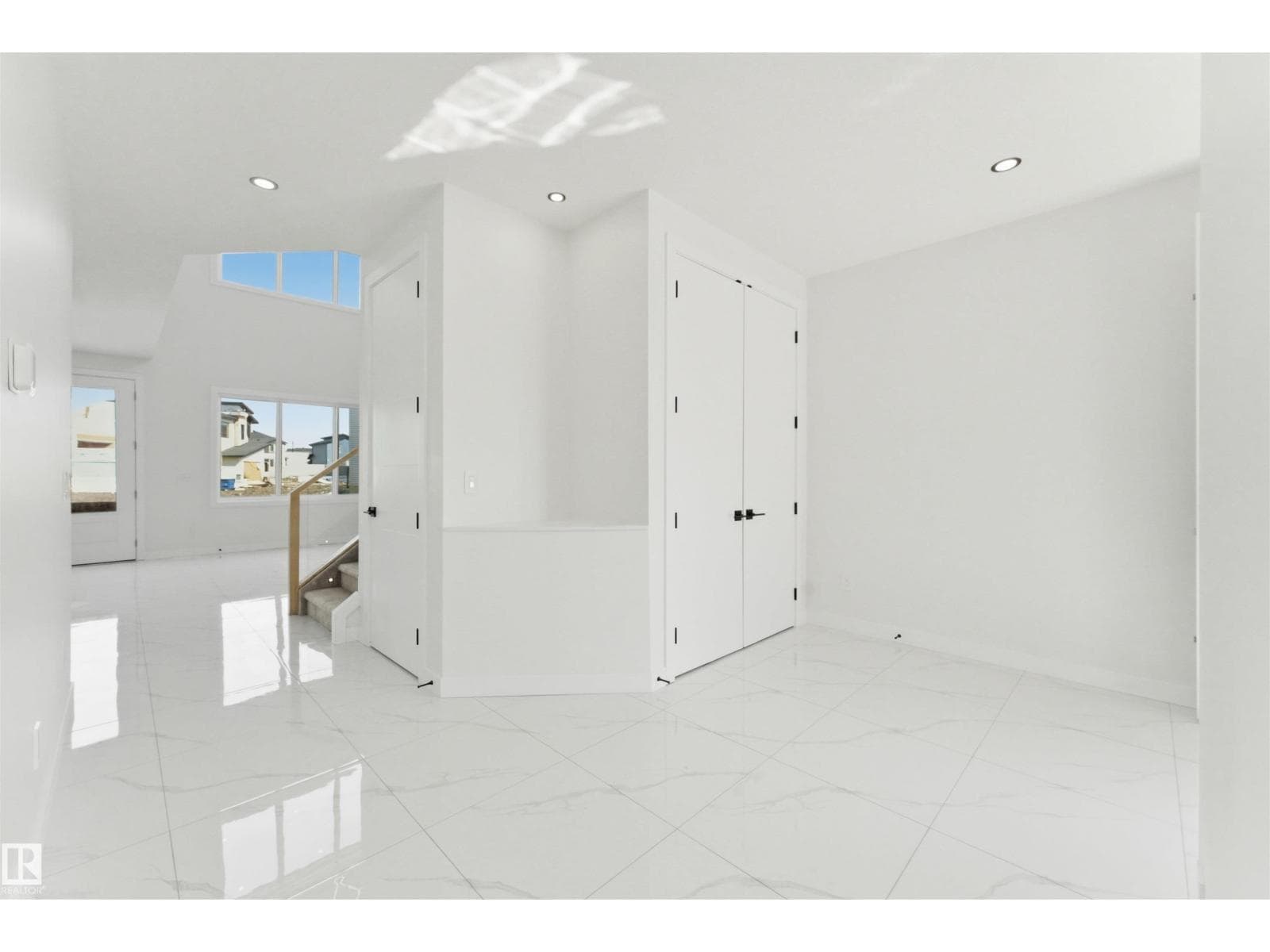 5913 17 Street NE — photo 5