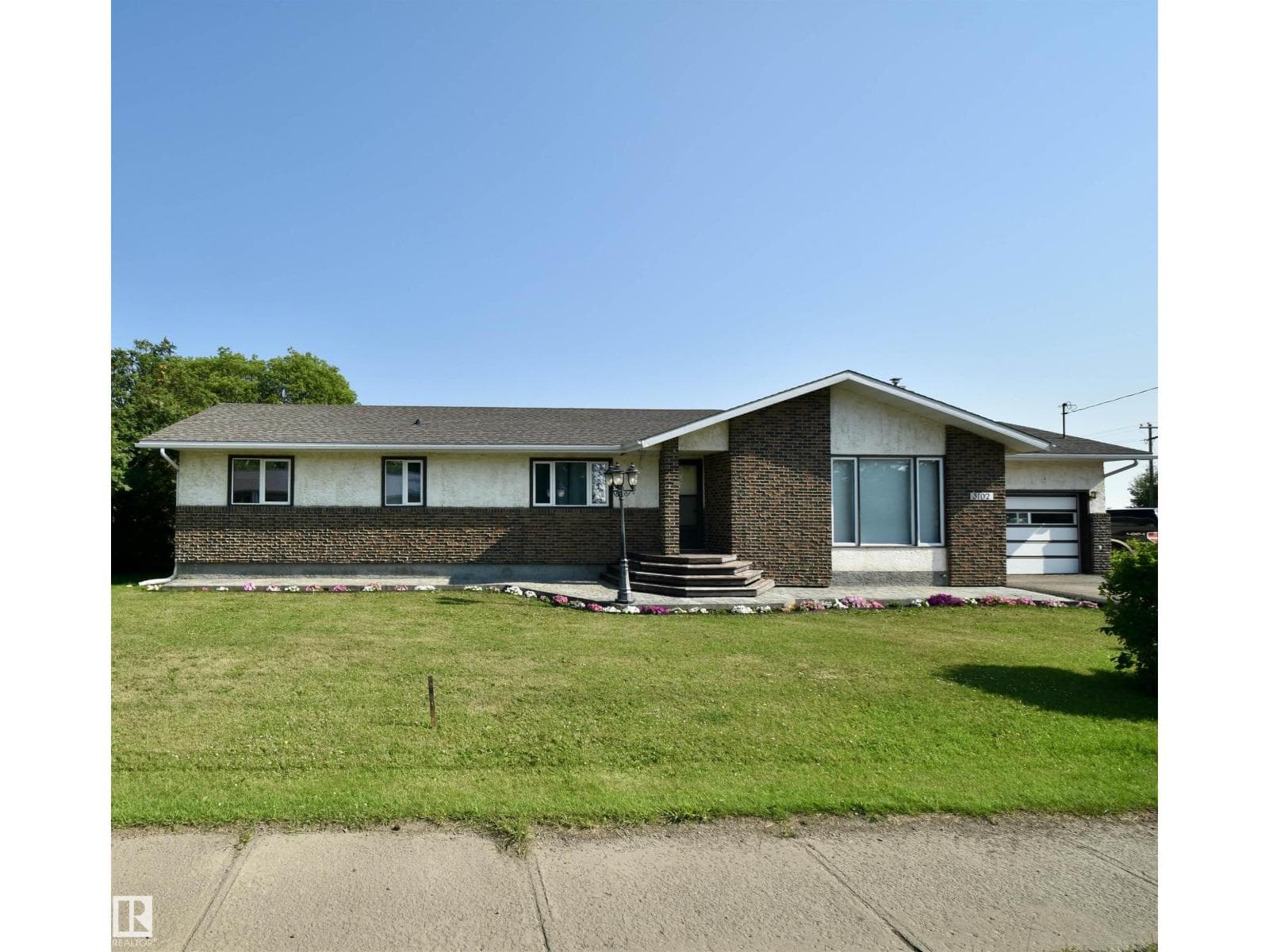 3102 Park AV — photo 2