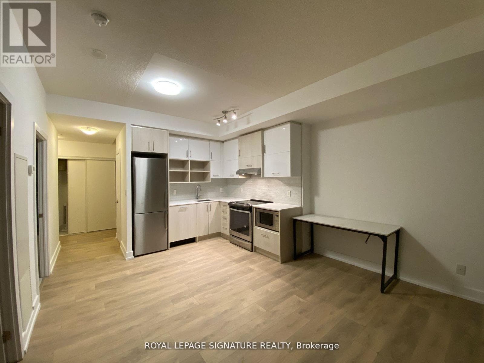807 - 150 FAIRVIEW MALL DRIVE photo 3