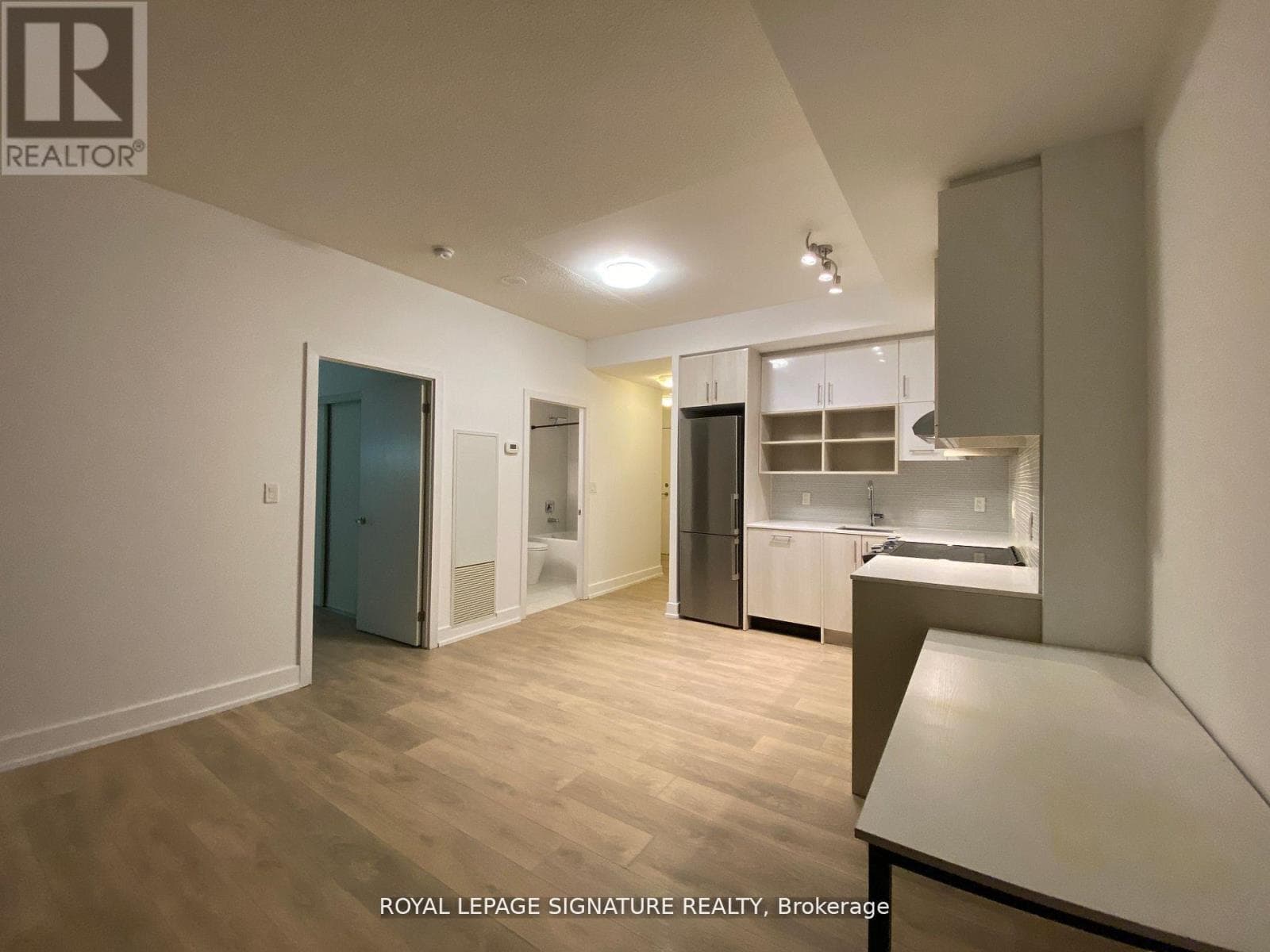 807 - 150 FAIRVIEW MALL DRIVE photo 5