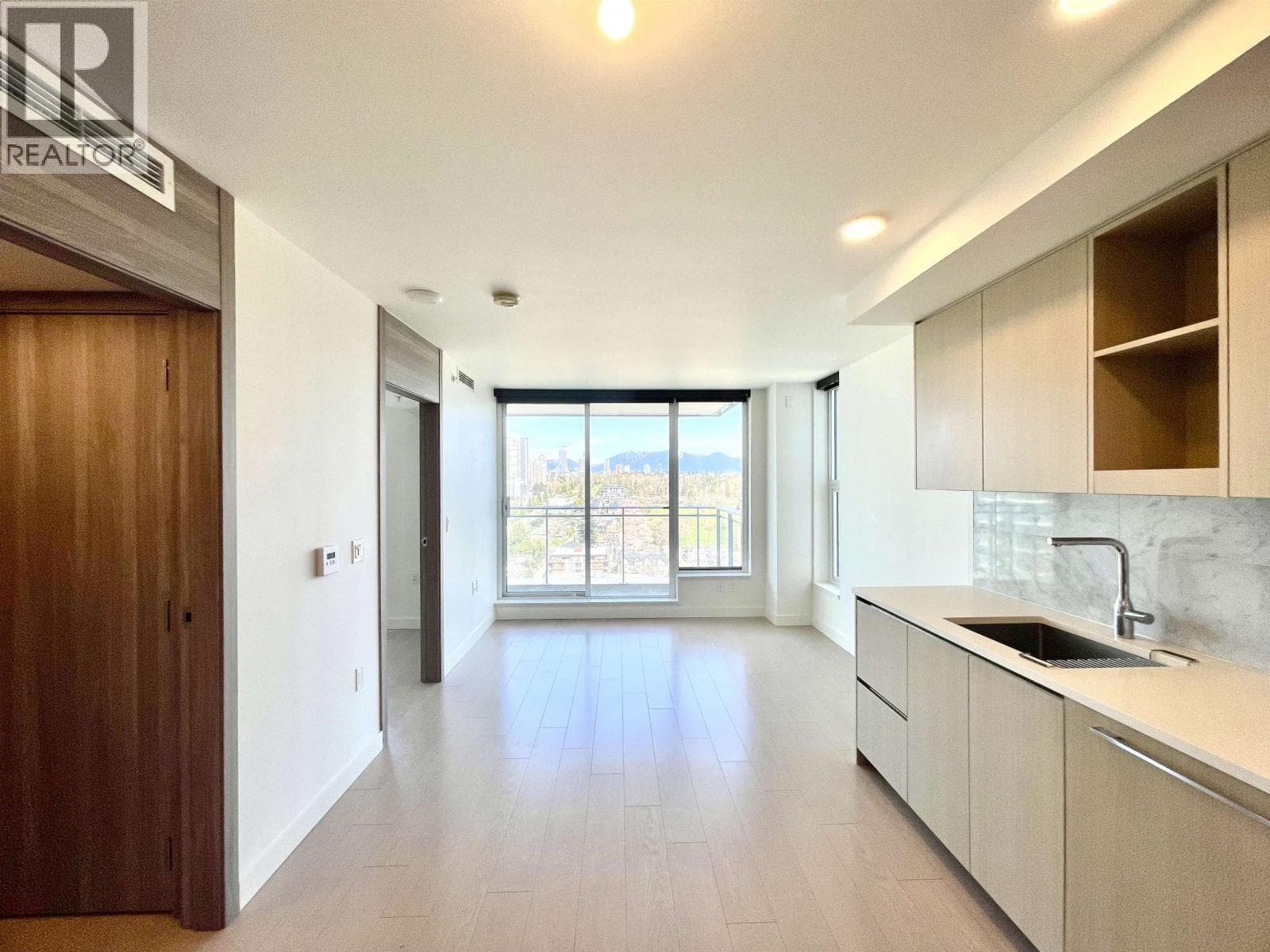 2708 455 SW MARINE DRIVE photo 4