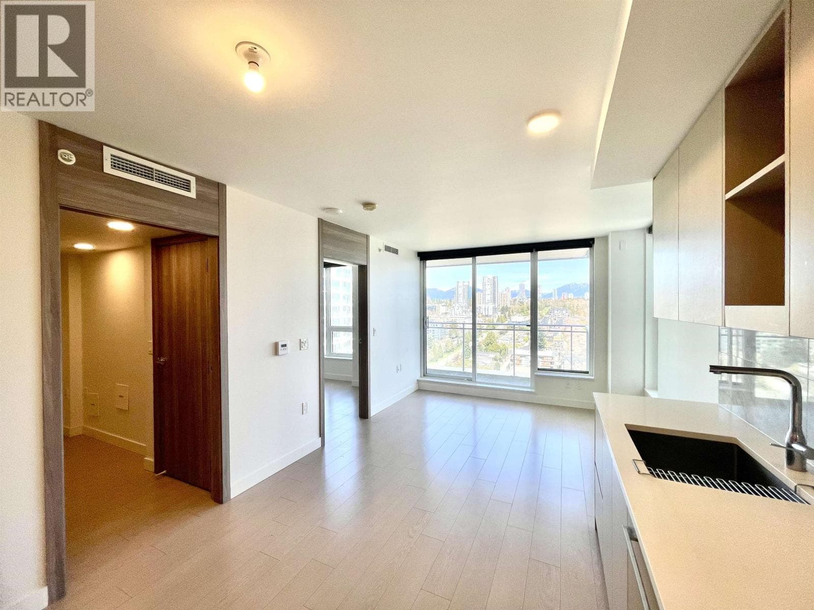 2708 455 SW MARINE DRIVE photo 5