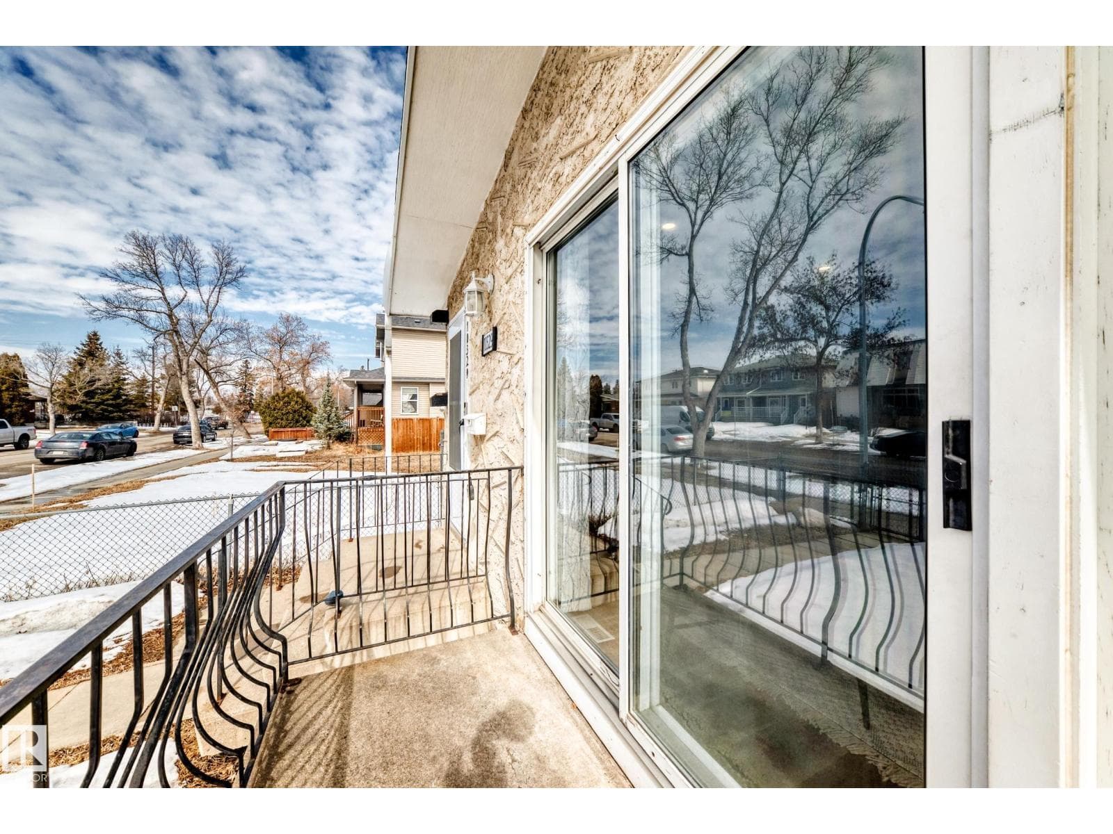 10329 150 ST NW photo 2