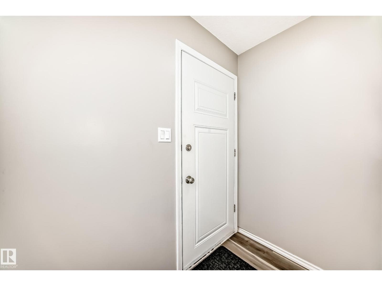 10329 150 ST NW photo 4