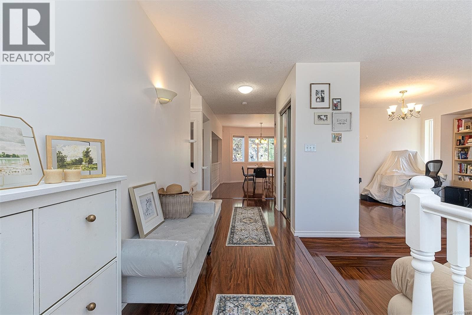 2619 Crystalview Dr photo 3
