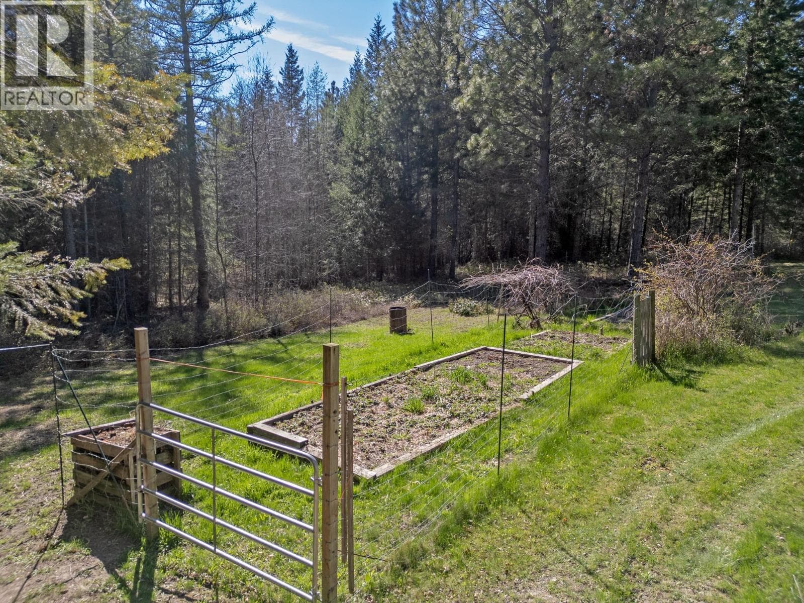 702 FORNER Road photo 4