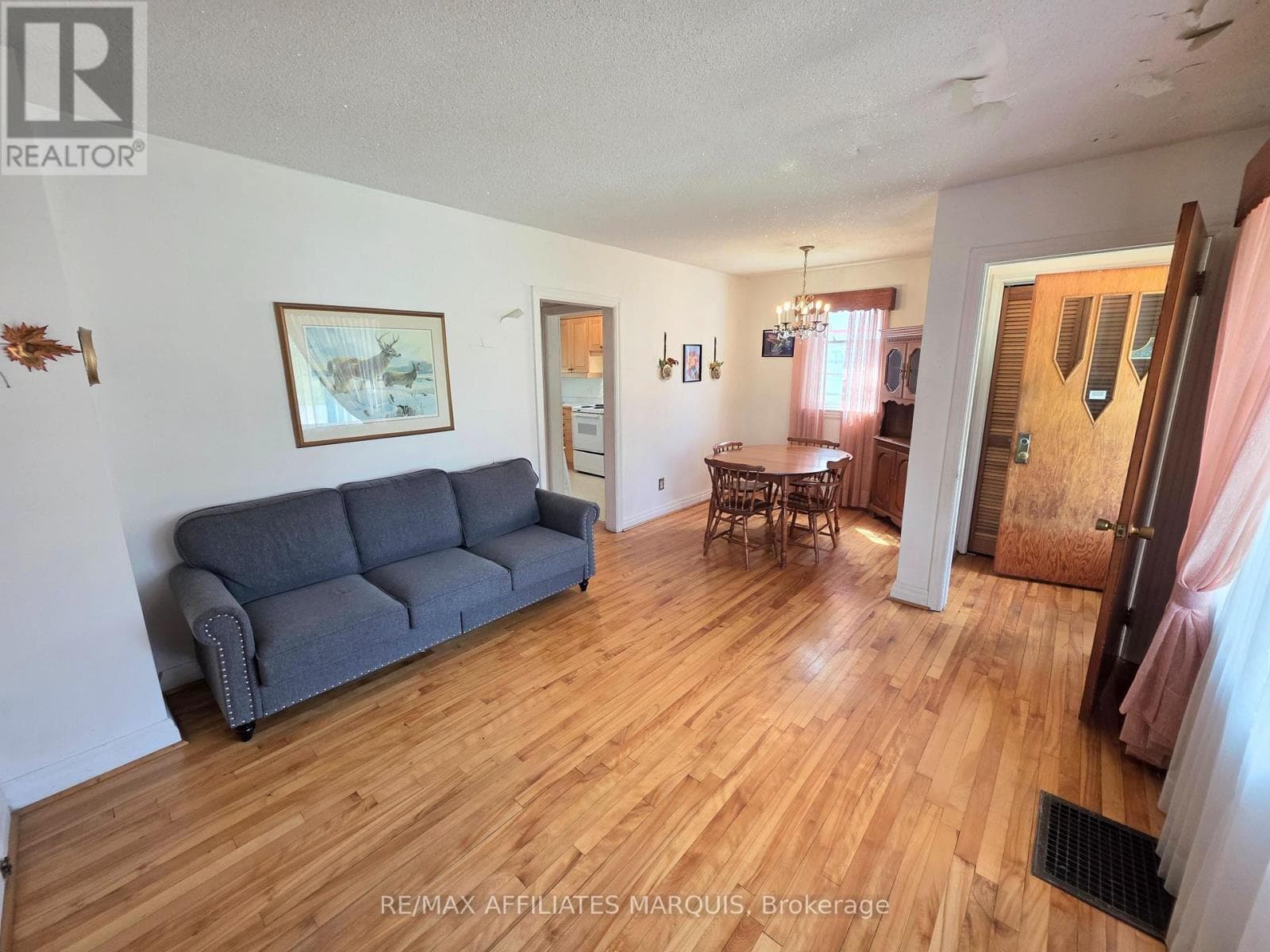 41 ELGIN STREET W photo 3