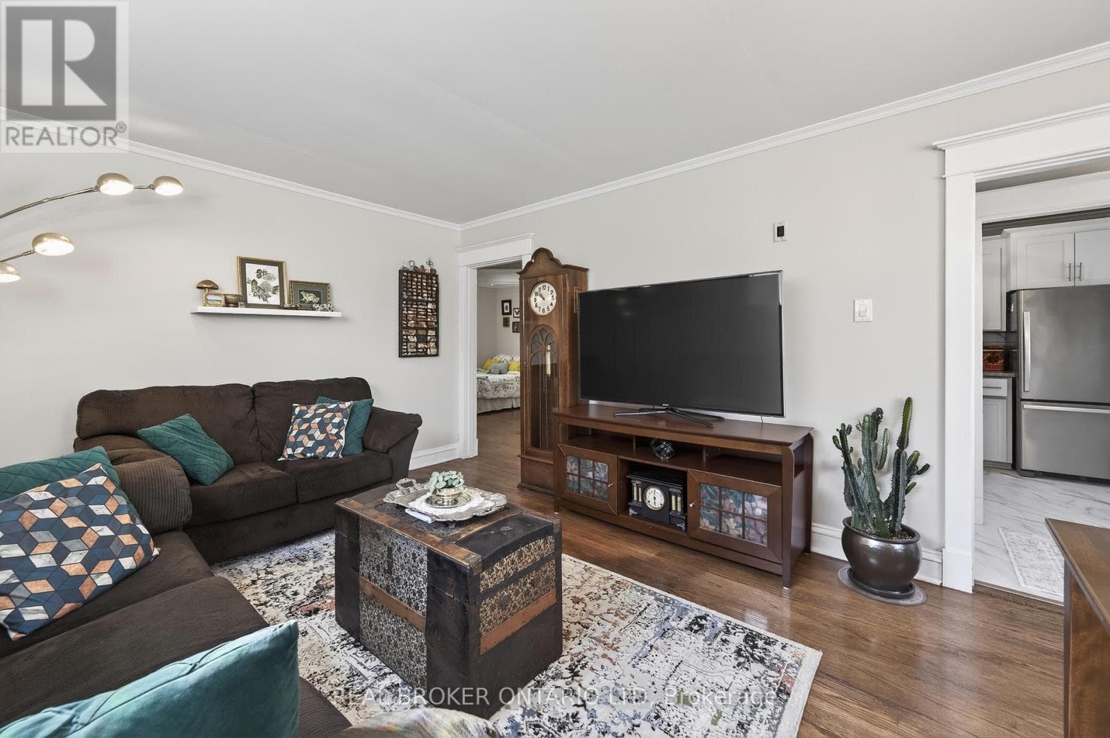 485 SALISBURY STREET photo 4