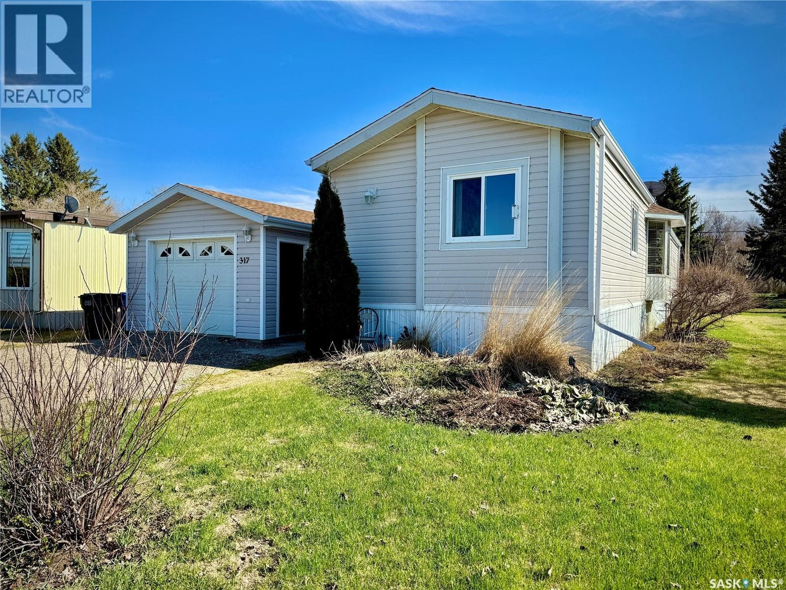 3 bed 2 bath single family at 317 Riedel AVENUE E — $175,000