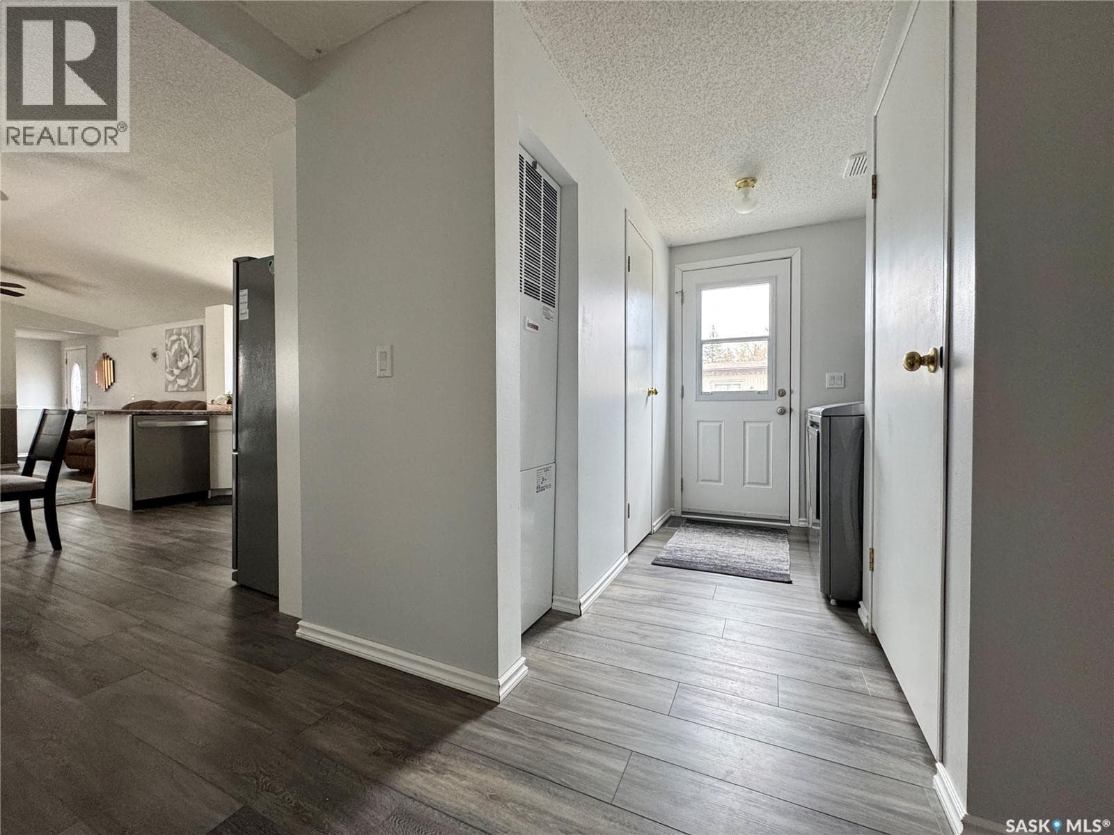 317 Riedel AVENUE E photo 2