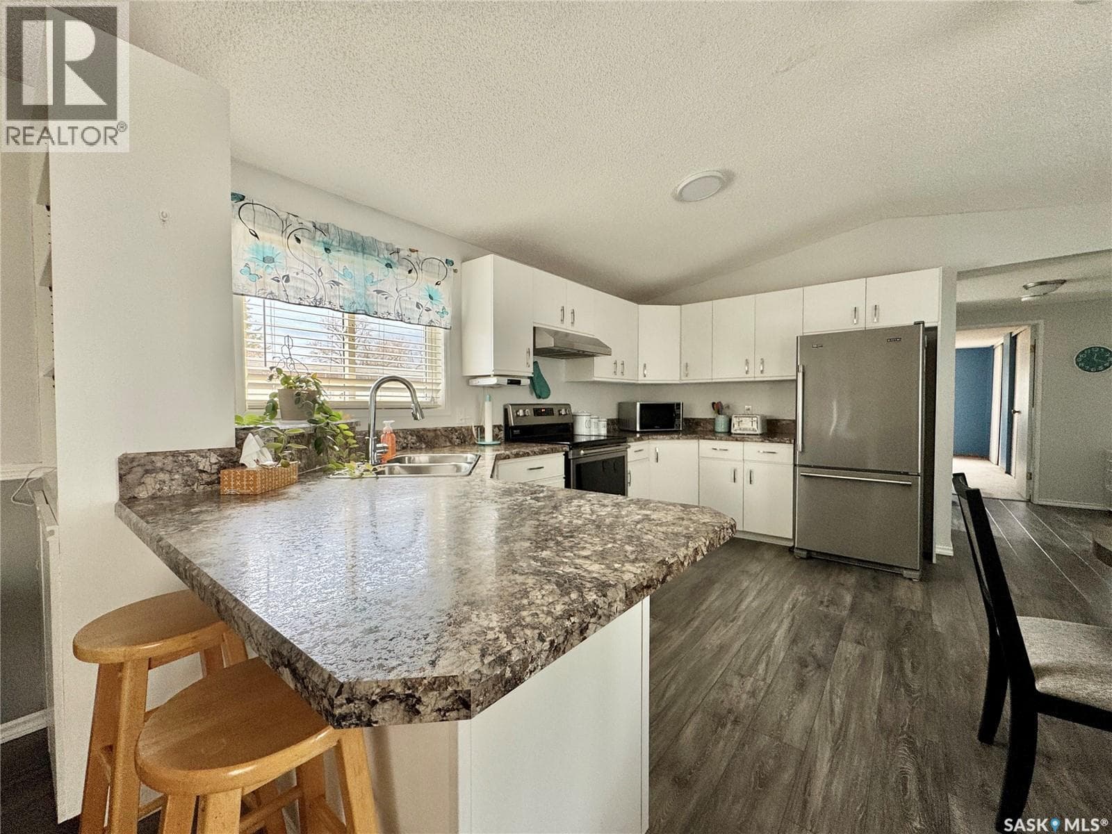 317 Riedel AVENUE E photo 5