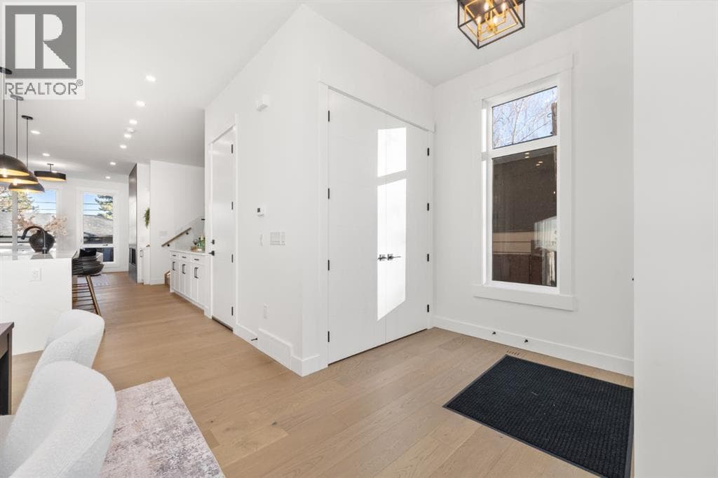 1444 43 Street SW — photo 3