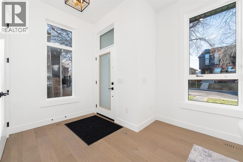 1444 43 Street SW — photo 2
