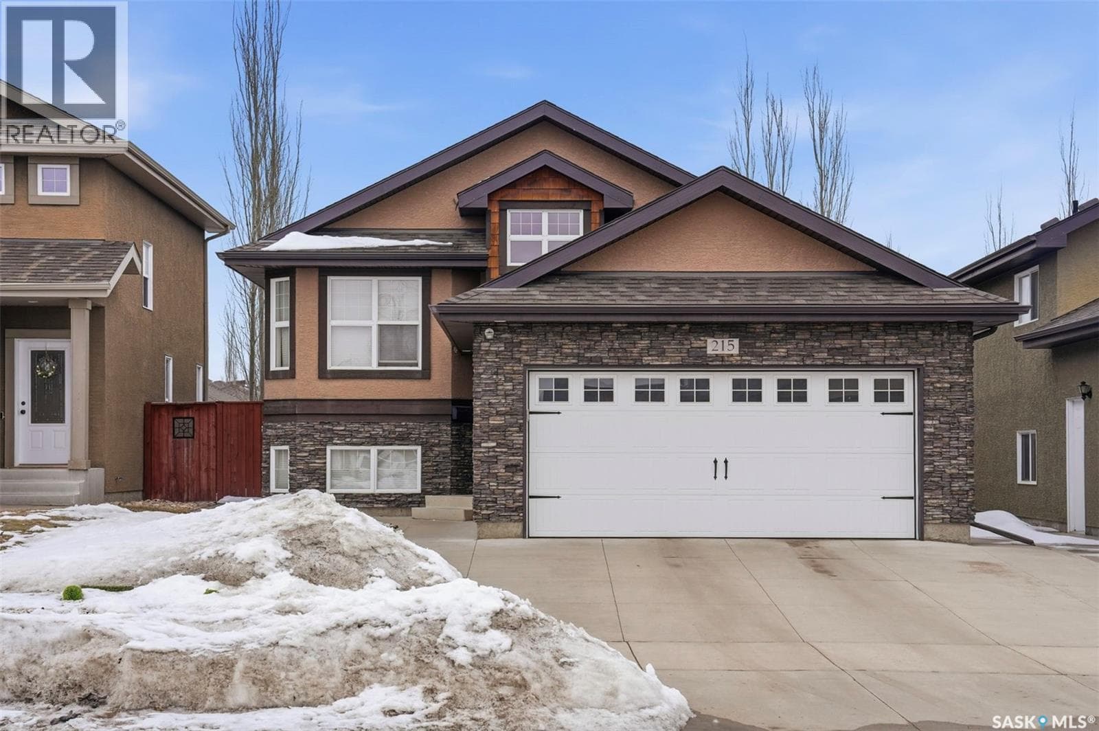 5 bed 3 bath single family at 215 Snell CRESCENT — $574,900