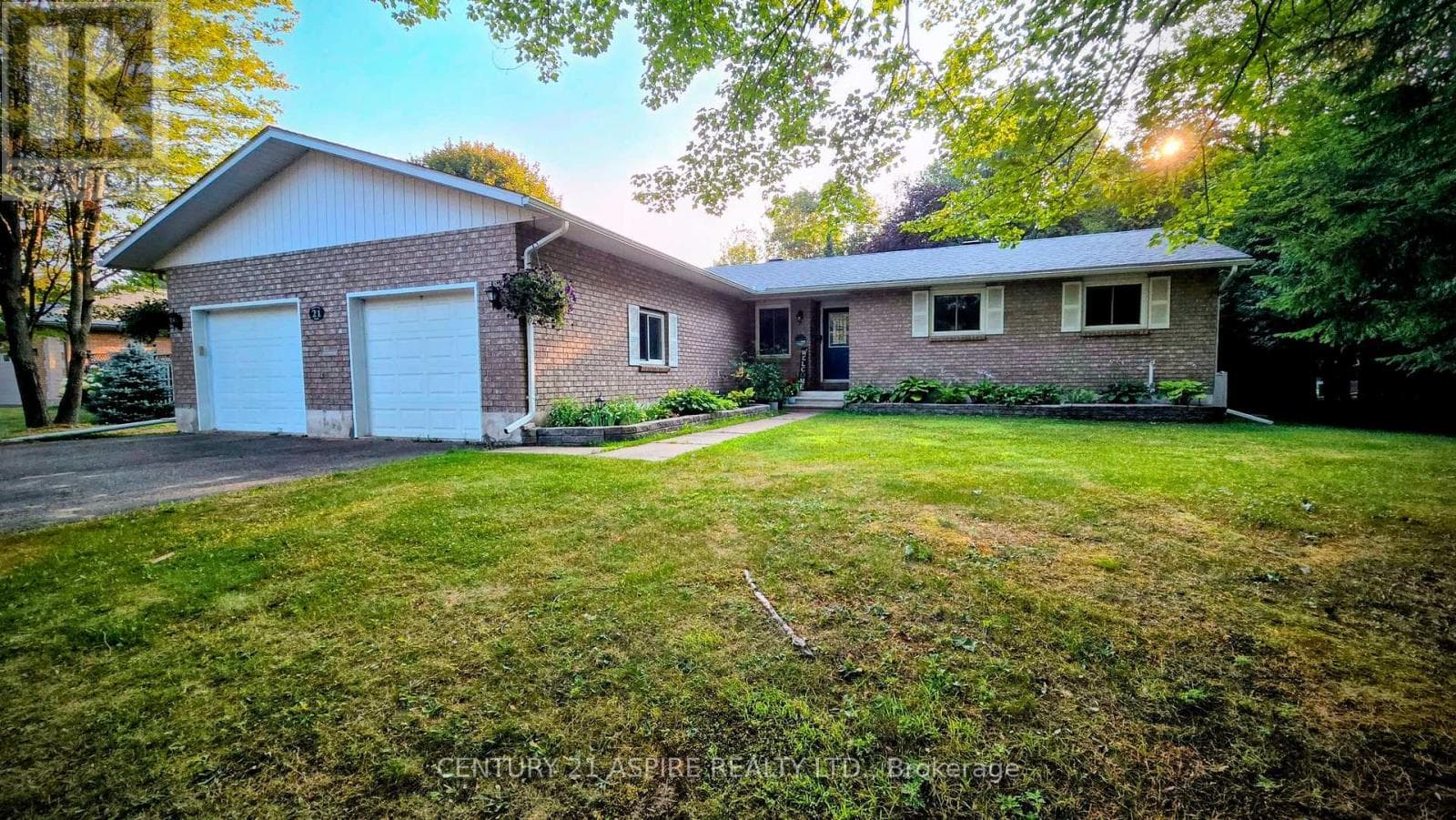 21 HERITAGE DRIVE photo 2