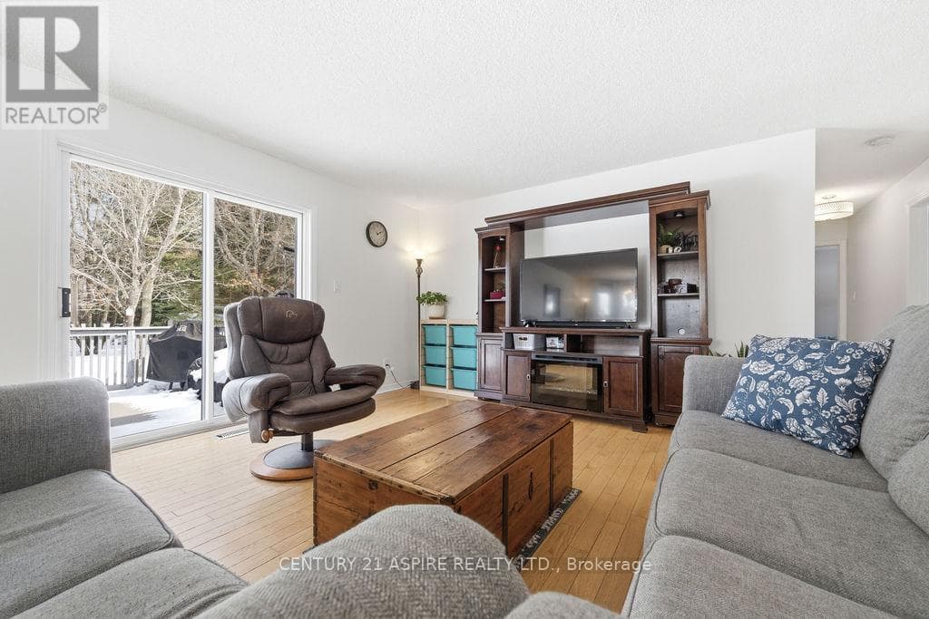 21 HERITAGE DRIVE photo 5