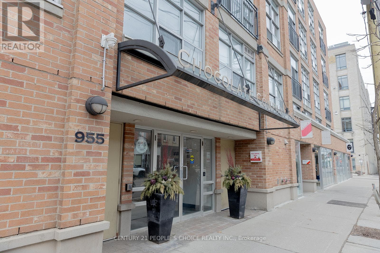 1 bed 1 bath single family at 228 - 955 QUEEN STREET W — $689,000