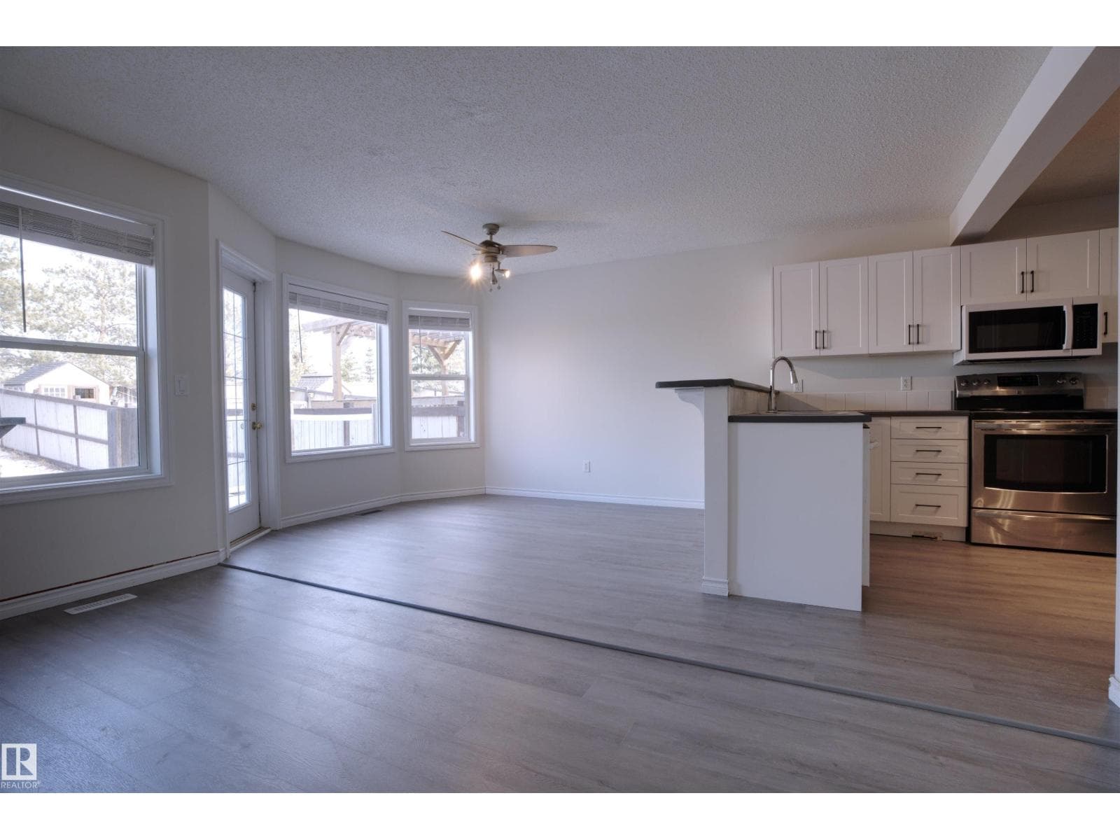 145 CROCUS CR — photo 4