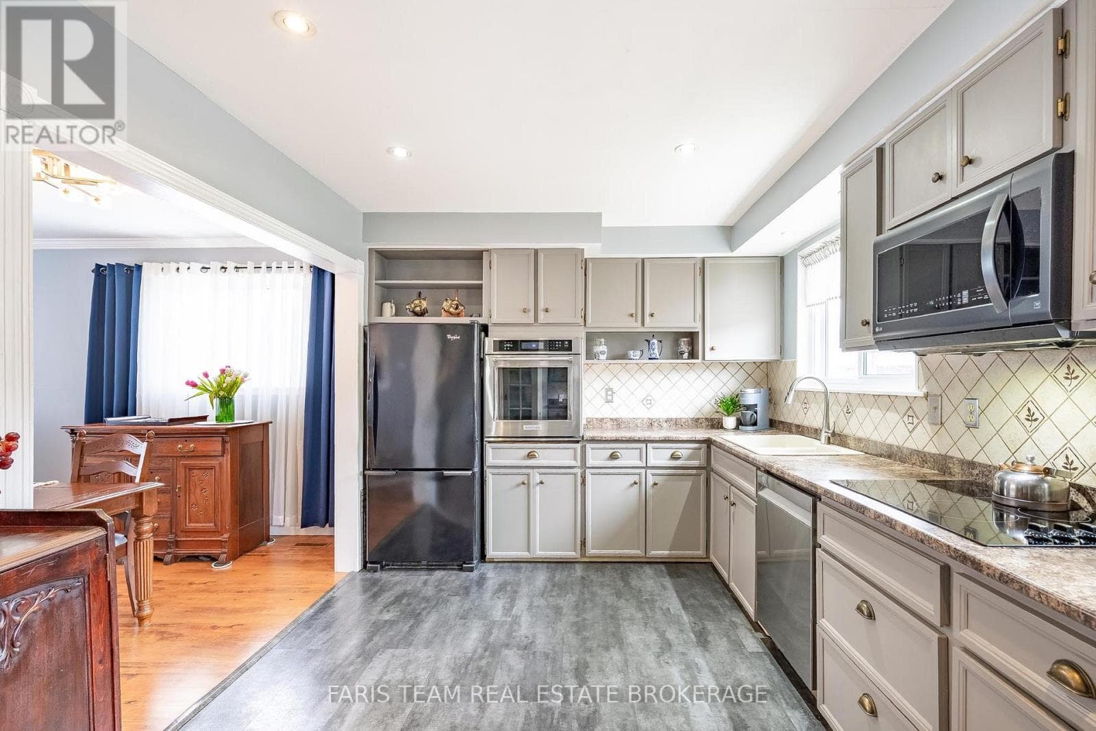 28 BROMLEY CRESCENT photo 5