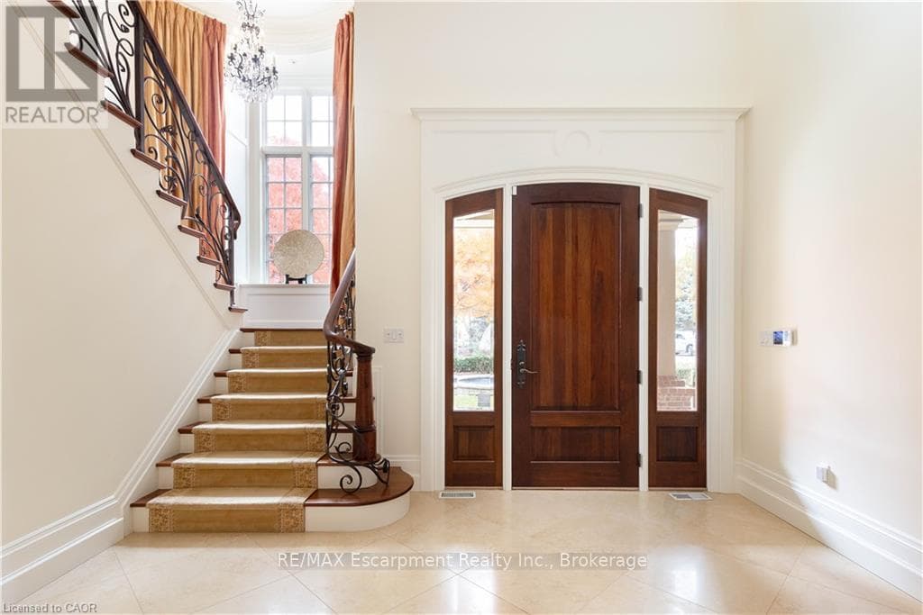 1081 ARGYLE DRIVE photo 3