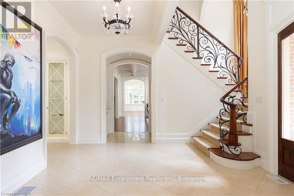 1081 ARGYLE DRIVE photo 4
